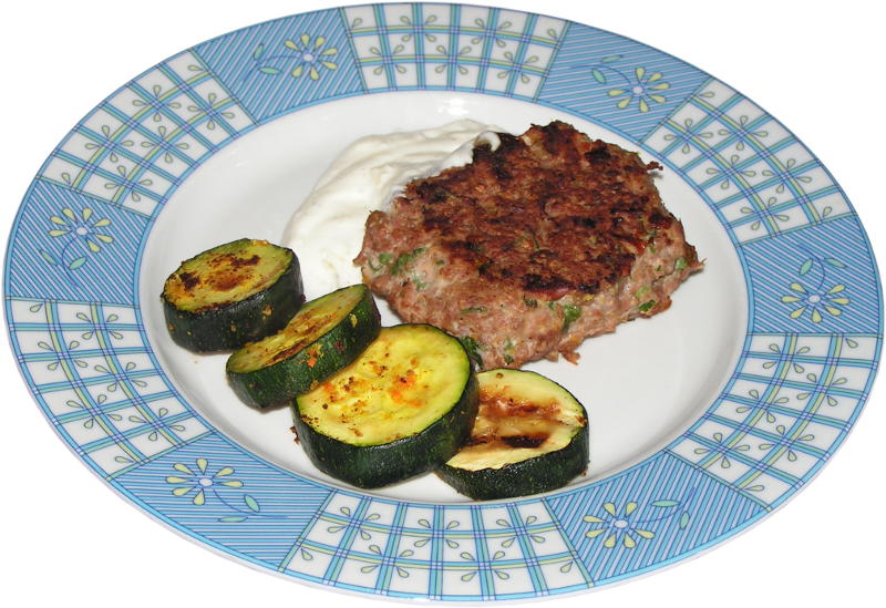 grillowana cukinia, grillowane mielone, sos czosnkowy