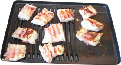 grillowanie ryby na grillu elektrycznym, dorsz w boczku na grillu elektrycznym, grill elektryczny, boczek, dorsz atlantycki filet
