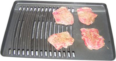 grillowanie steka wo�owego na grillu elektrycznym, grill elektryczny, stek wo�owy z rostbefu